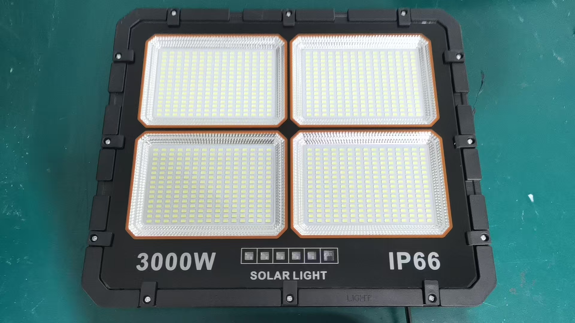 Nouveau modèle de projecteur solaire