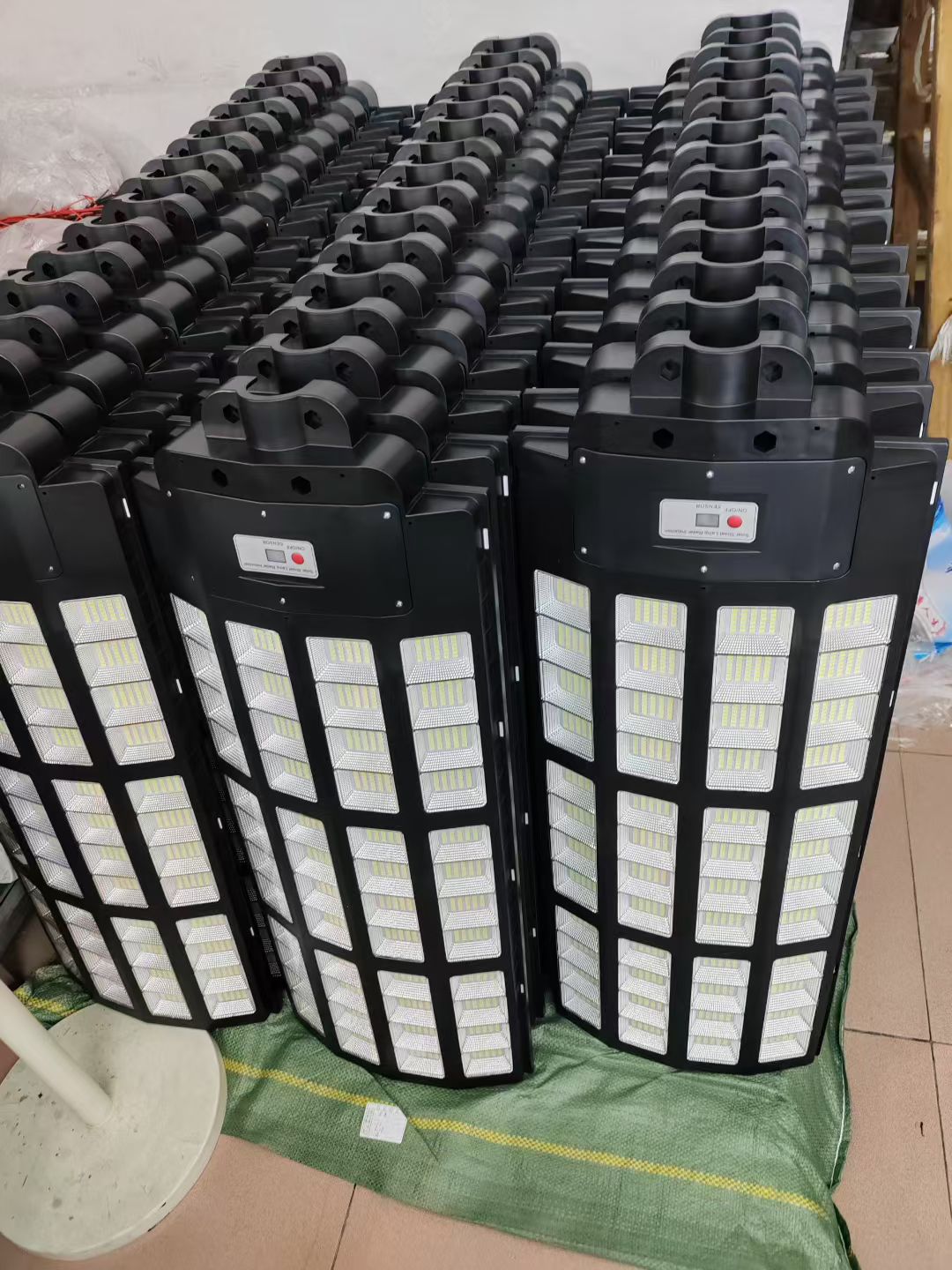 Lampadaire solaire tout-en-un Tesla Series